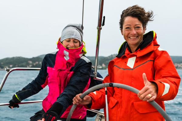 Women in sailing barrer naviguer 